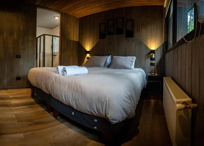 Roble Viejo Lodge